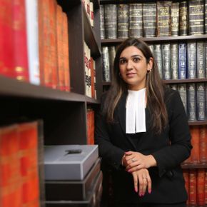 Lady Advocate Madhuri Bakshi - Divorce Lawyer